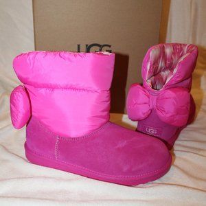 NIB UGG GIRLS CLASSIC SHORT BAILEY BOW MAXI WAVELENGTH SUEDE PUFFER BOOTS PINK